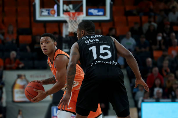 哨子友好 哨子友好